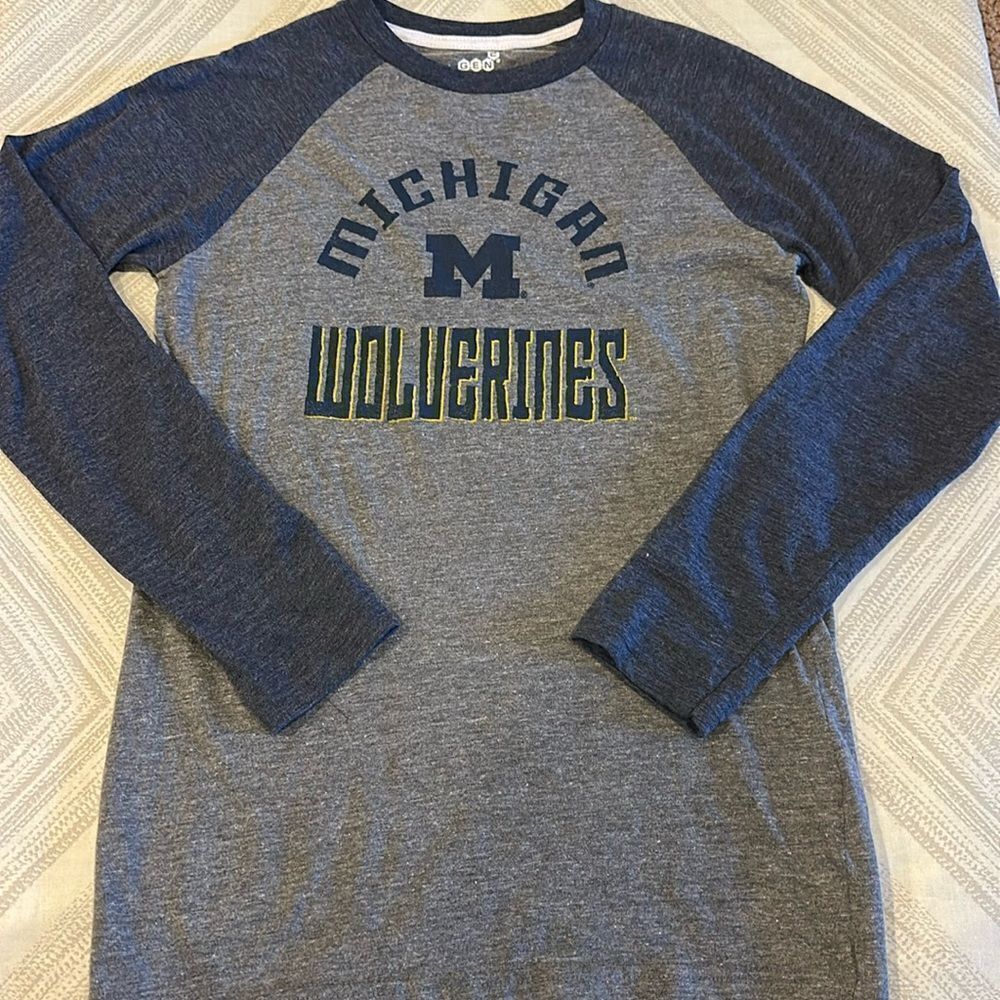 Gen2 Boys Grey & Navy Blue University of Michigan Raglan Long-sleeve Shirt